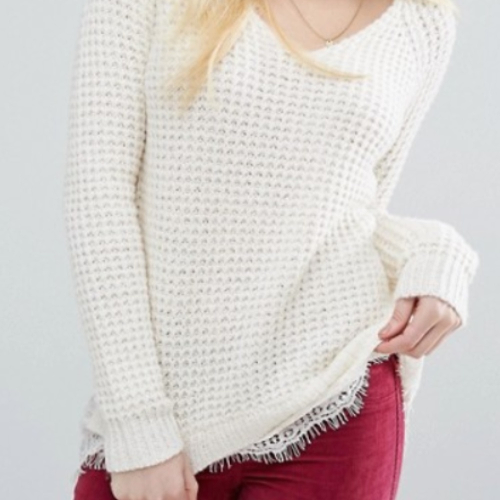 NWOT Hollister Lace Hem Cream Plush V-Neck Sweater